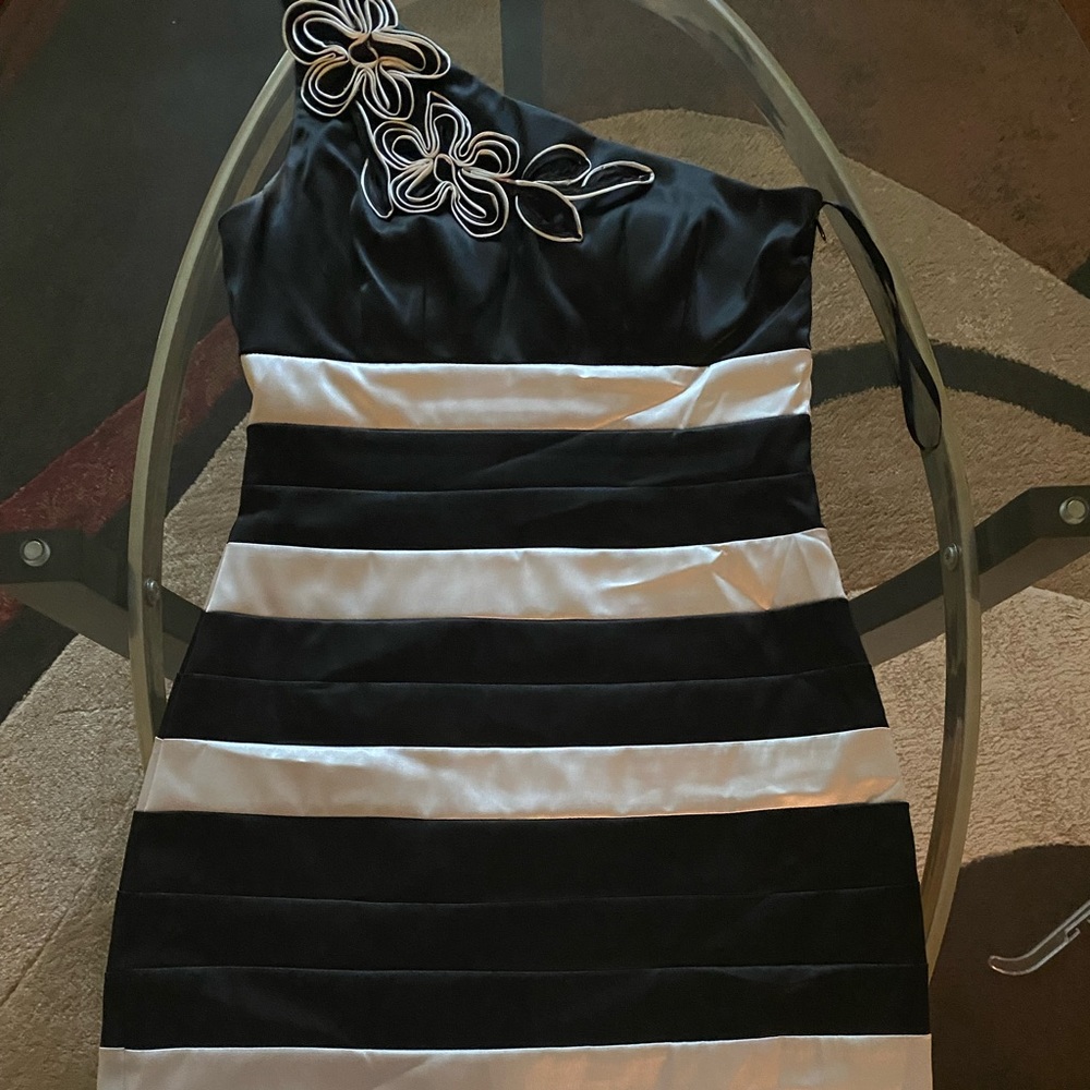 One shoulder dress